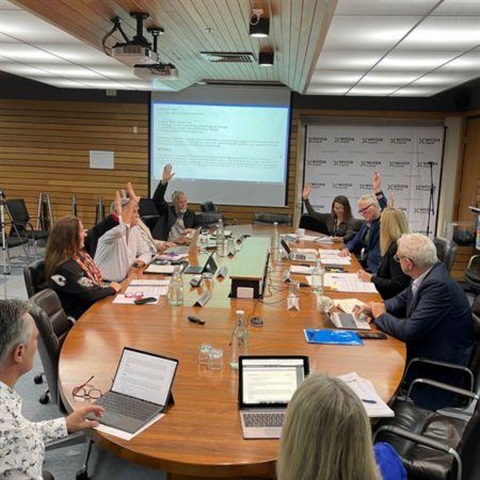 Noosa council voting on a budget meeting