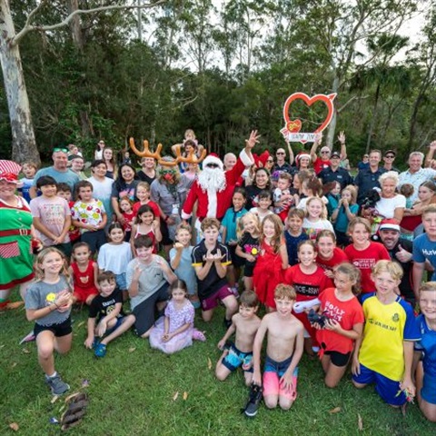 Group photo from the 2024 Connecting Noosa Christmas Convoy