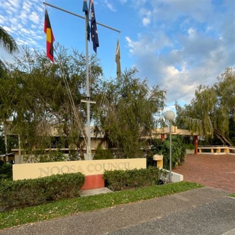 Picture of the front of the Noosa Council Tewantin administration building