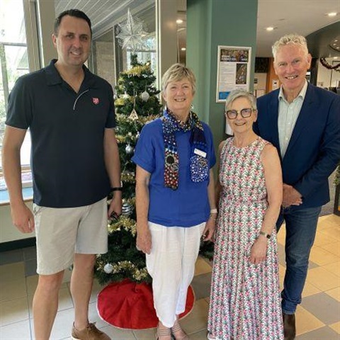 Matthew Gluyas (Salvation Army Noosa), Jill Weychardt (St Vincent de Paul Noosaville), Lorraine Kenway (Santa’s Classy Helpers) and Noosa Mayor Frank Wilkie.