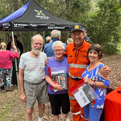 Lake Entrance Bvld residents taking tips from local SES controller Warren Kuskopf.