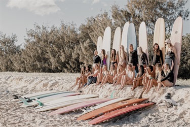 Surfing-in-Noosa3.jpg